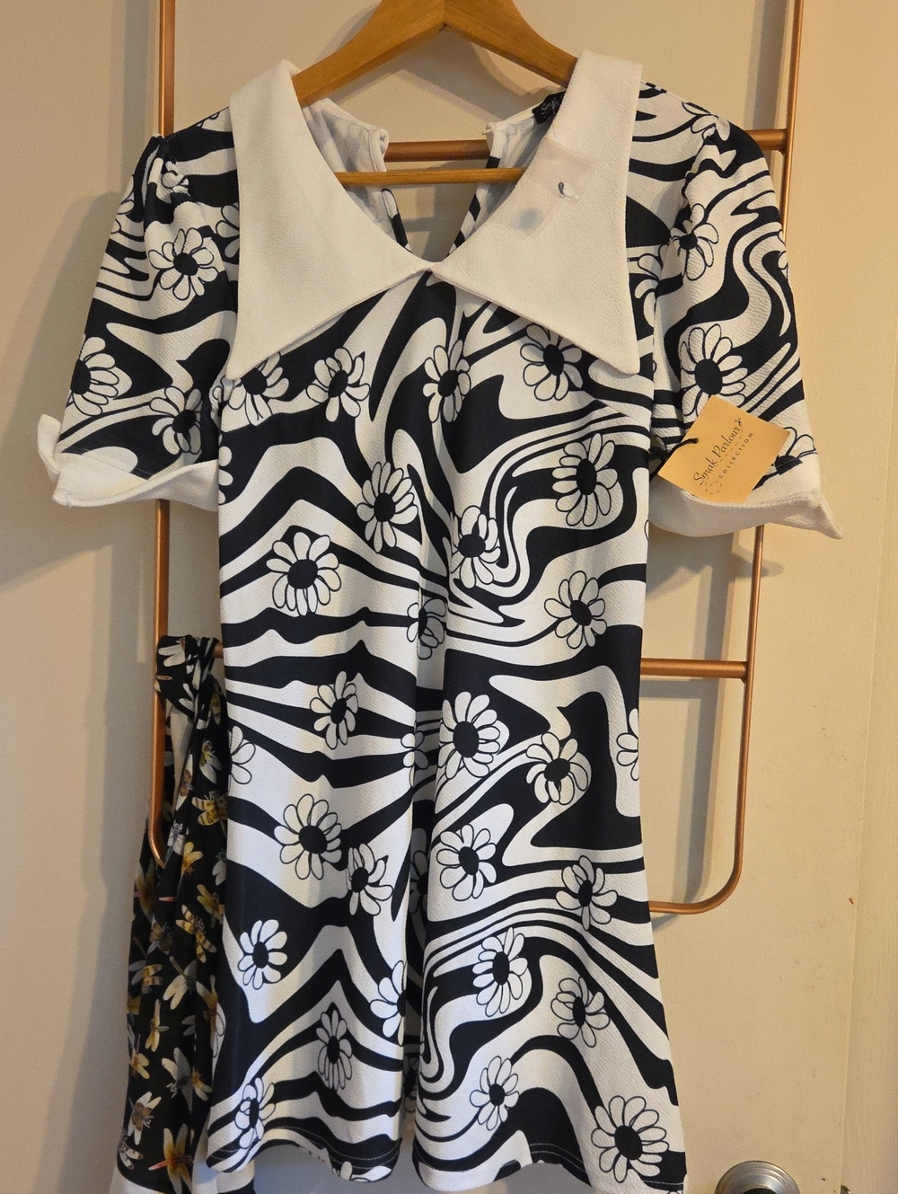 Smak Parlour Unique Vintage Black & White Daisy Print Dress with White Collar